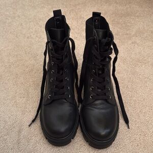 Steve Madden combat boots. NEW